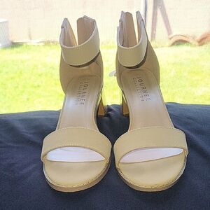 Journee Collection Women's Tan Heels